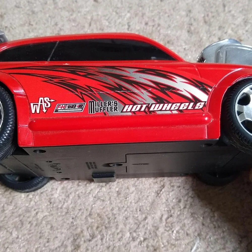 Mattel 2002 Hot wheels Miller's Muffler Red car  Sound in working condition Used